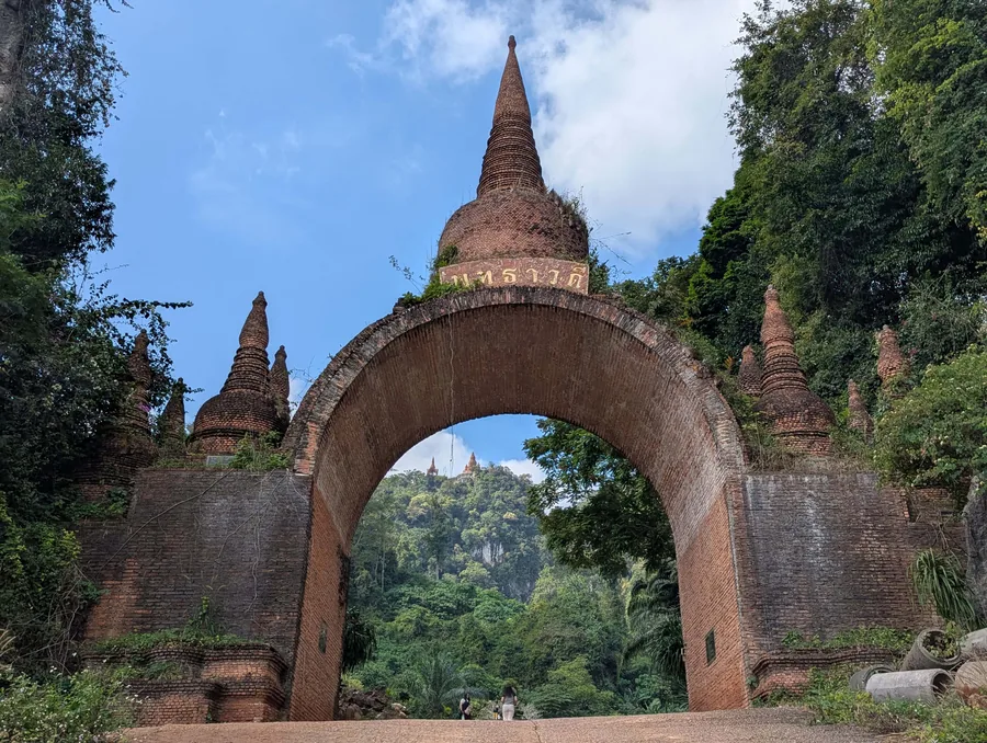 Khao Na Nai Luang Arch