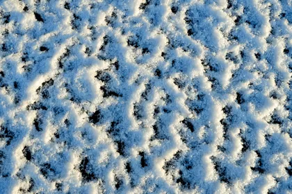 Vom Wind geformter Schnee