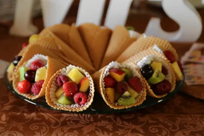 Obst in Waffeltüten