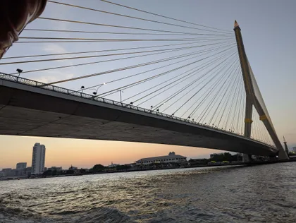 Unter der Rama-VIII-Brücke
