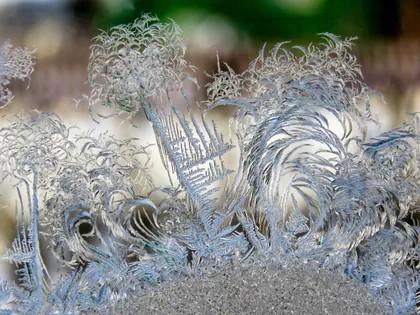 Eiskristalle auf Glas