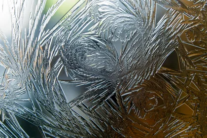 Eisblumen am Fenster